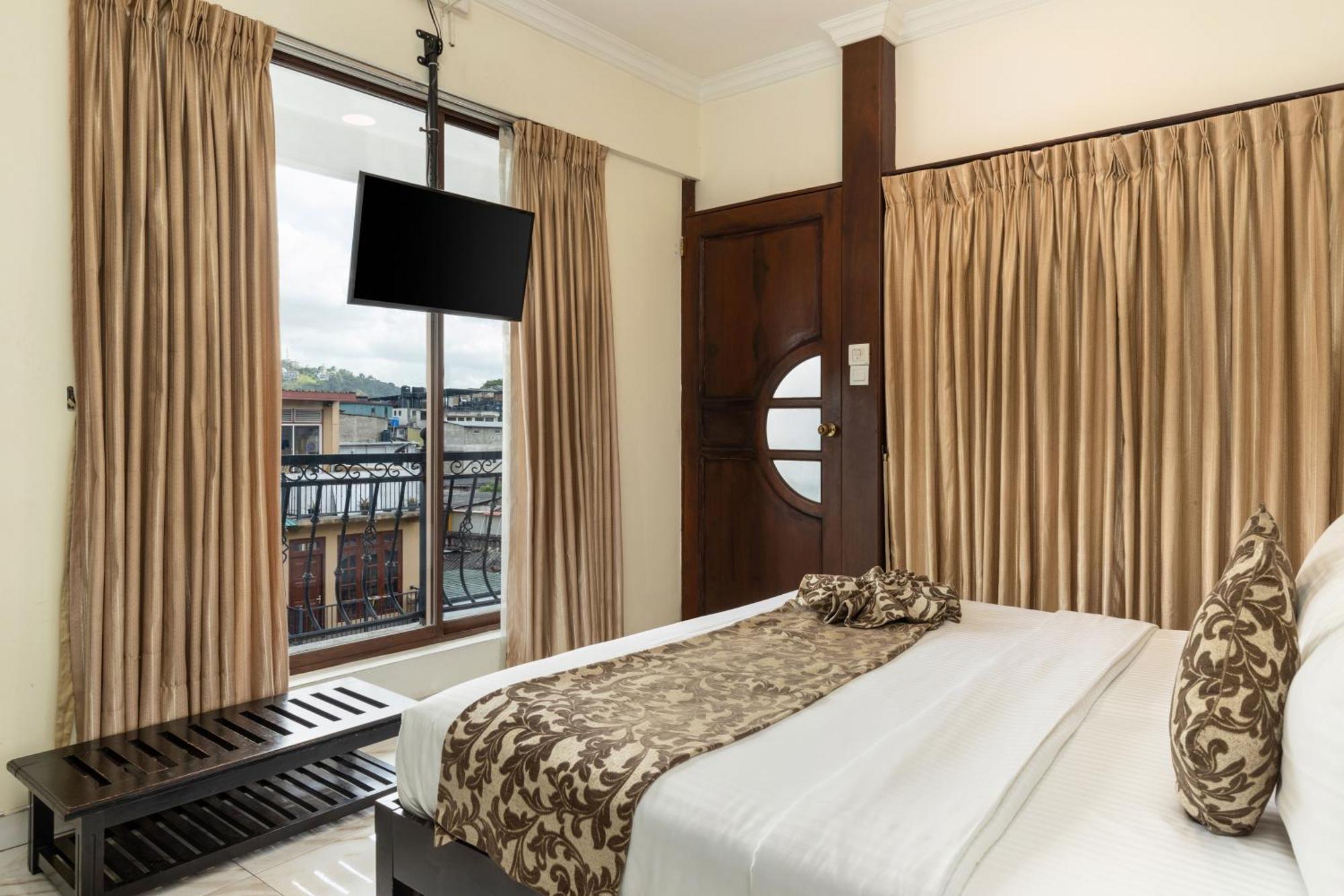 Cafe Aroma Hotel