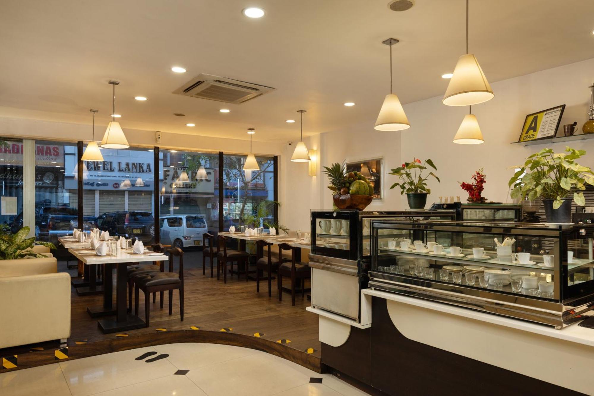 Cafe Aroma 4*