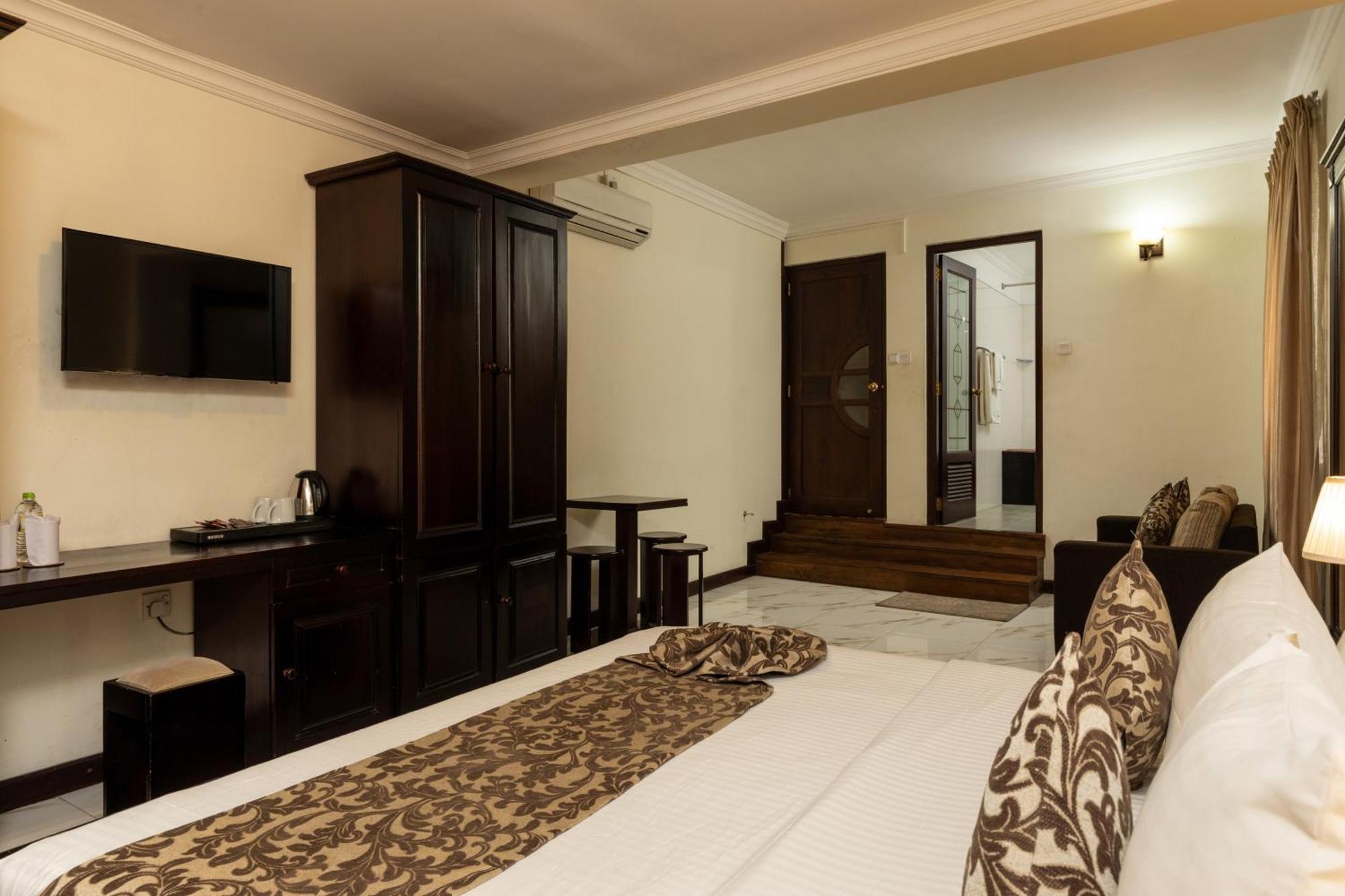 Cafe Aroma Hotel