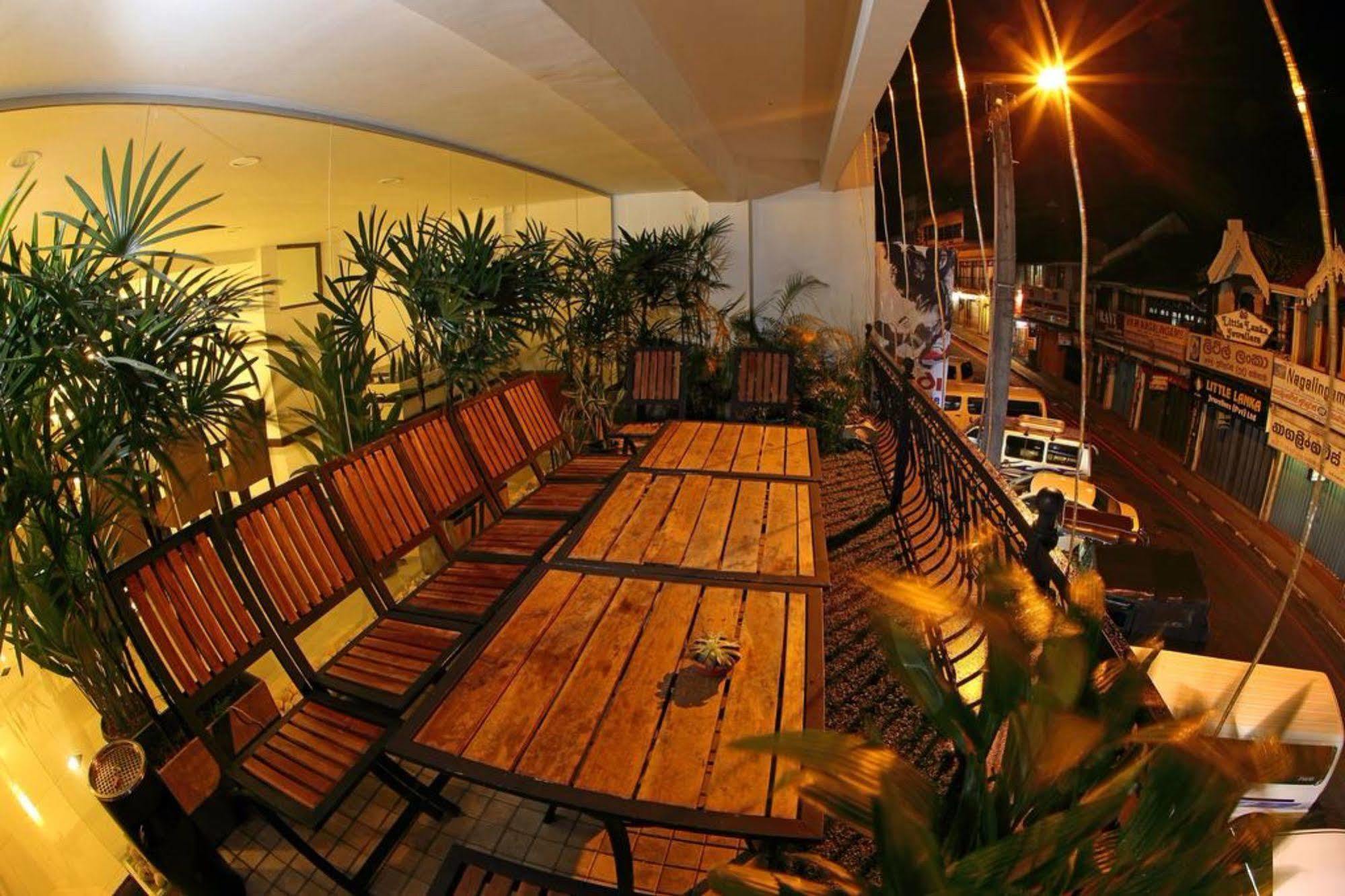 Hotel Cafe Aroma Kandy